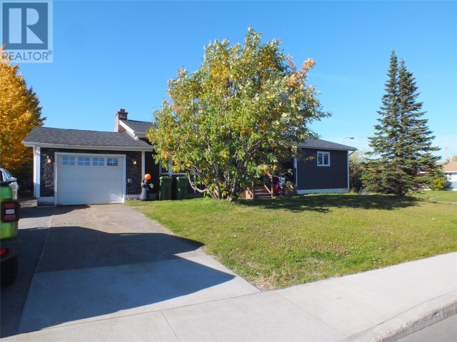 401 Lakeside Drive photo 3
