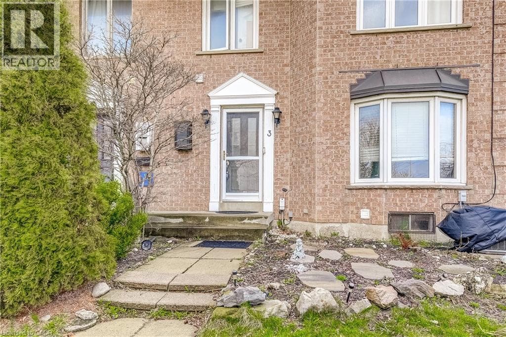 3 WATERFORD Crescent photo 2