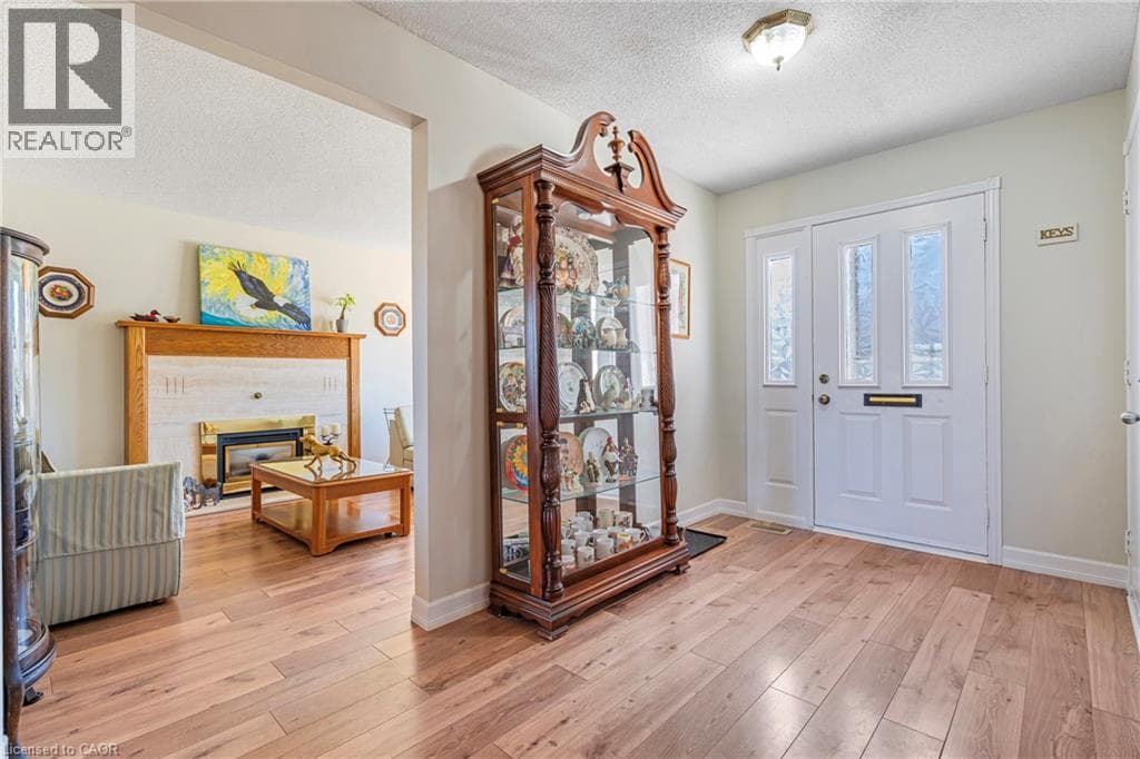 78 ESTHER Avenue photo 3