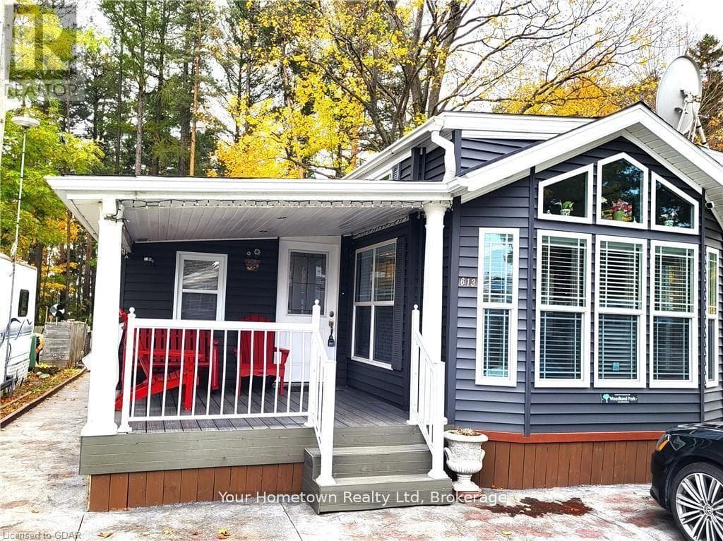 2 bed 1 bath single family at 613 OAK CRESCENT — $295,000