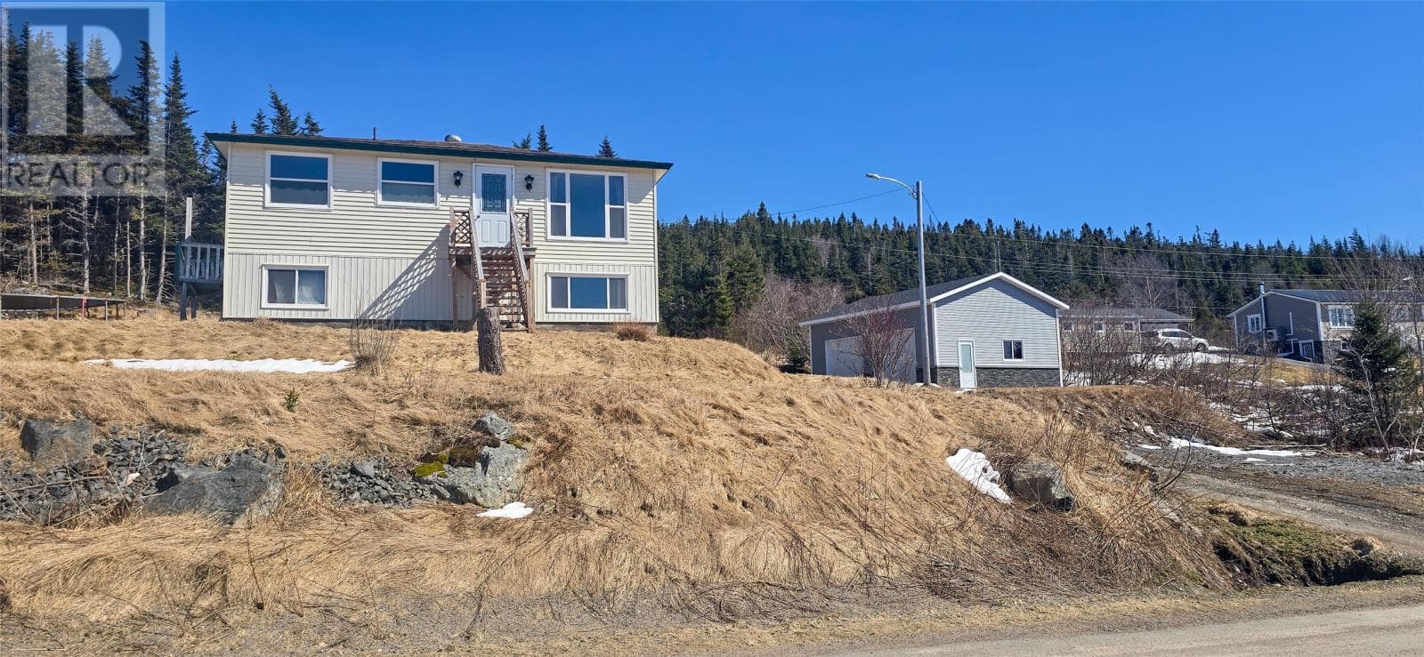 98 Main Road photo 3