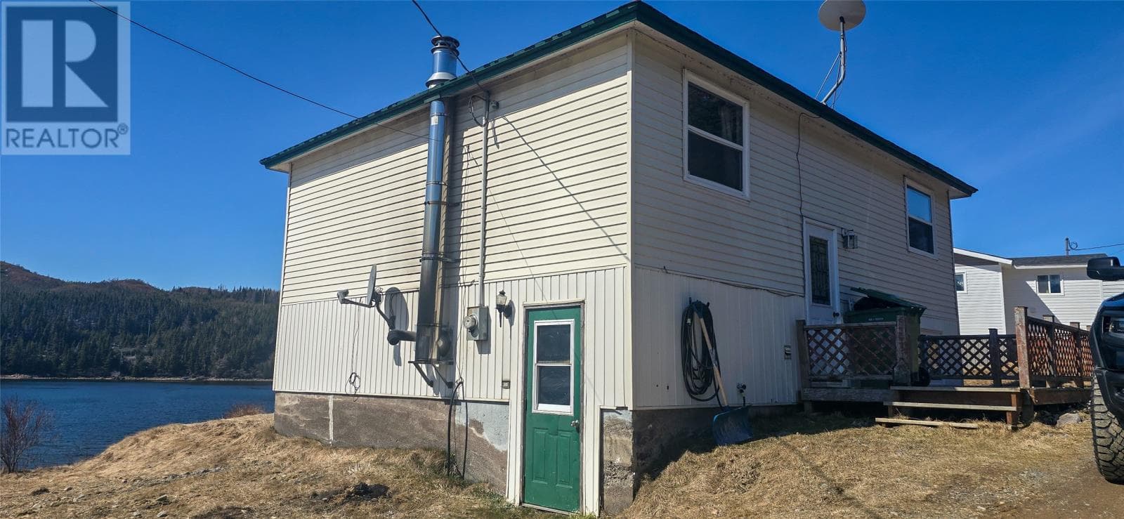 98 Main Road photo 5