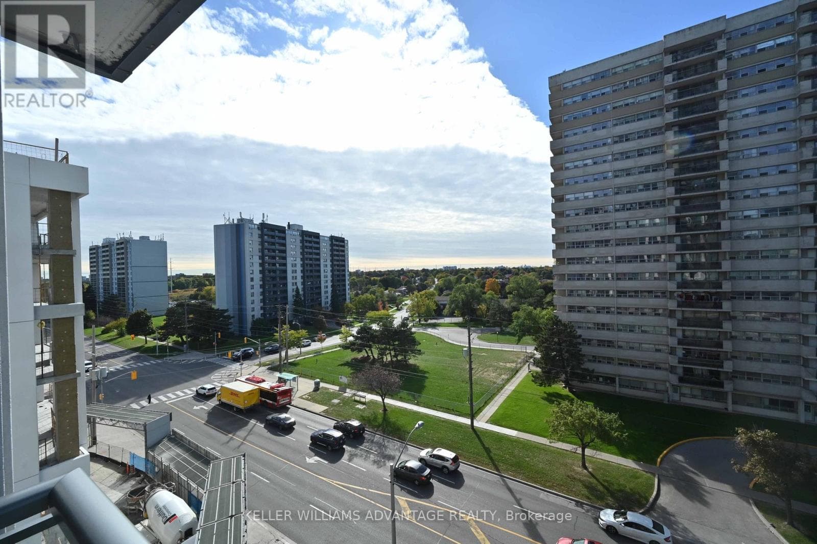 728 - 20 MEADOWGLEN PLACE photo 4
