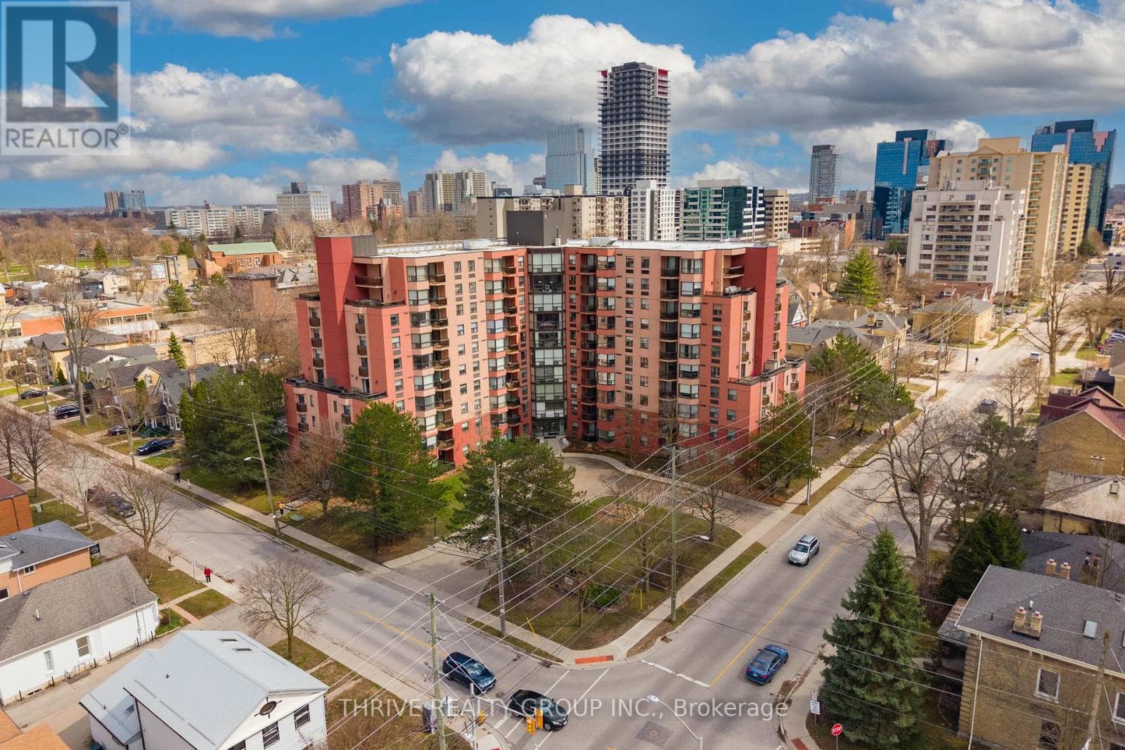803 - 600 TALBOT STREET photo 2