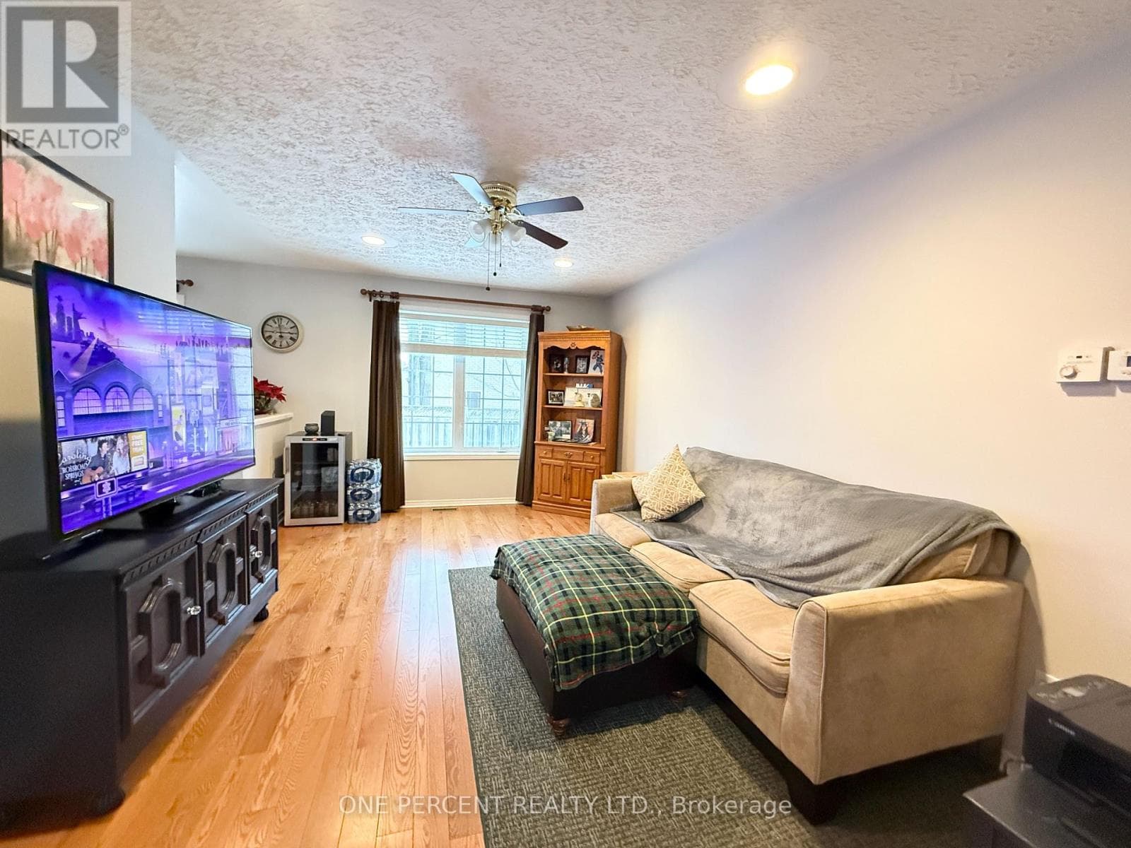 872 DOMINION AVENUE photo 3