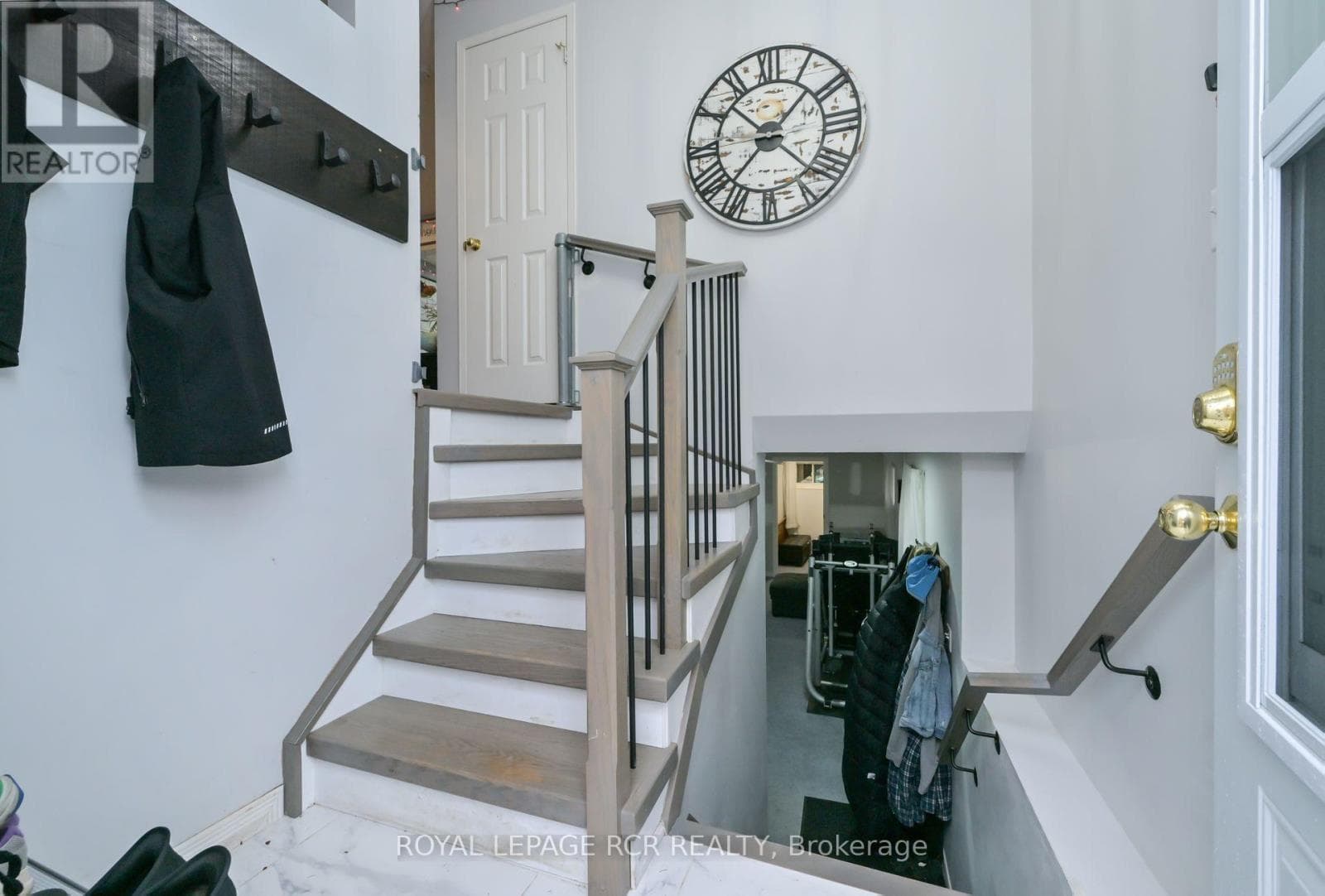 121 DYER DRIVE photo 4