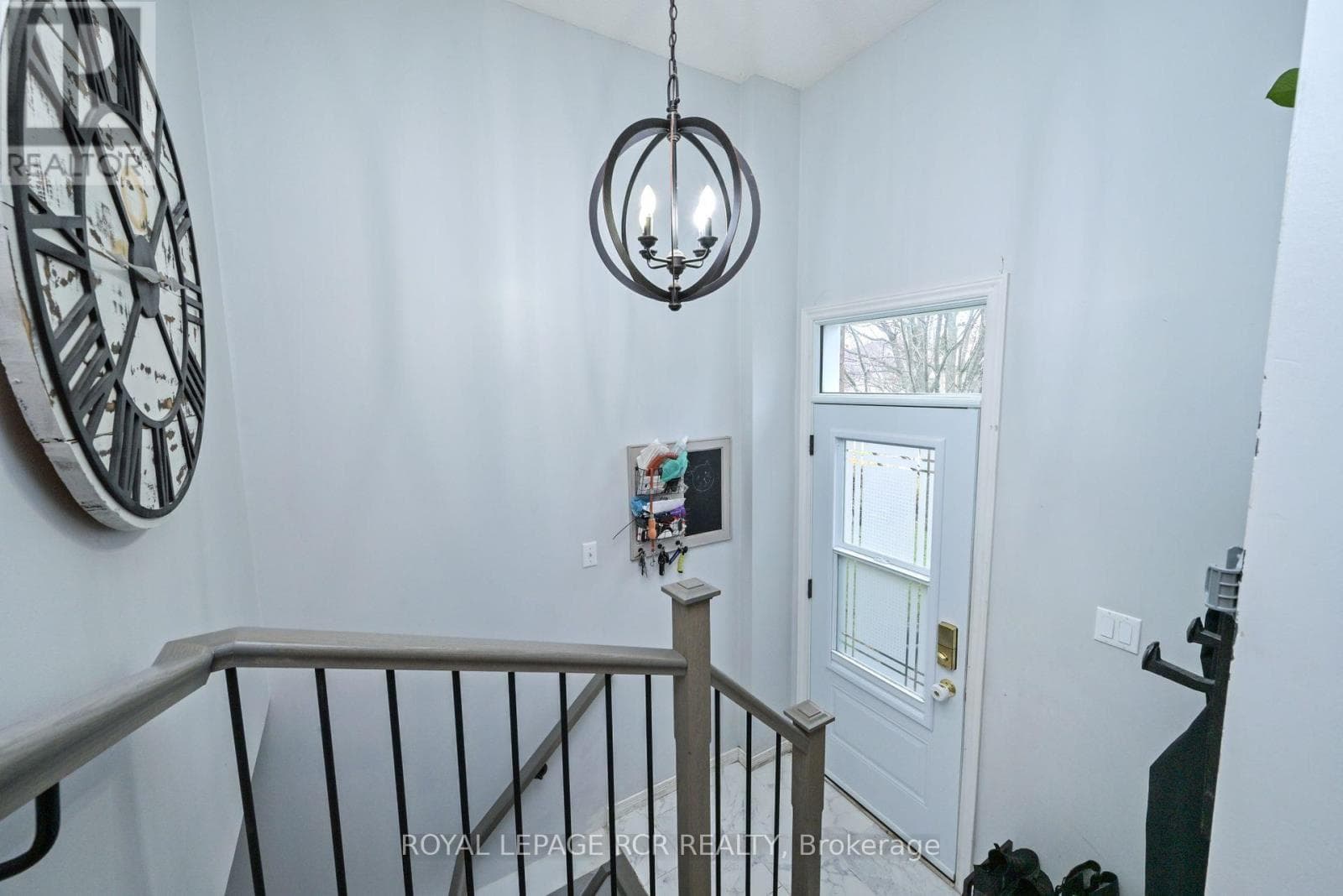 121 DYER DRIVE photo 5