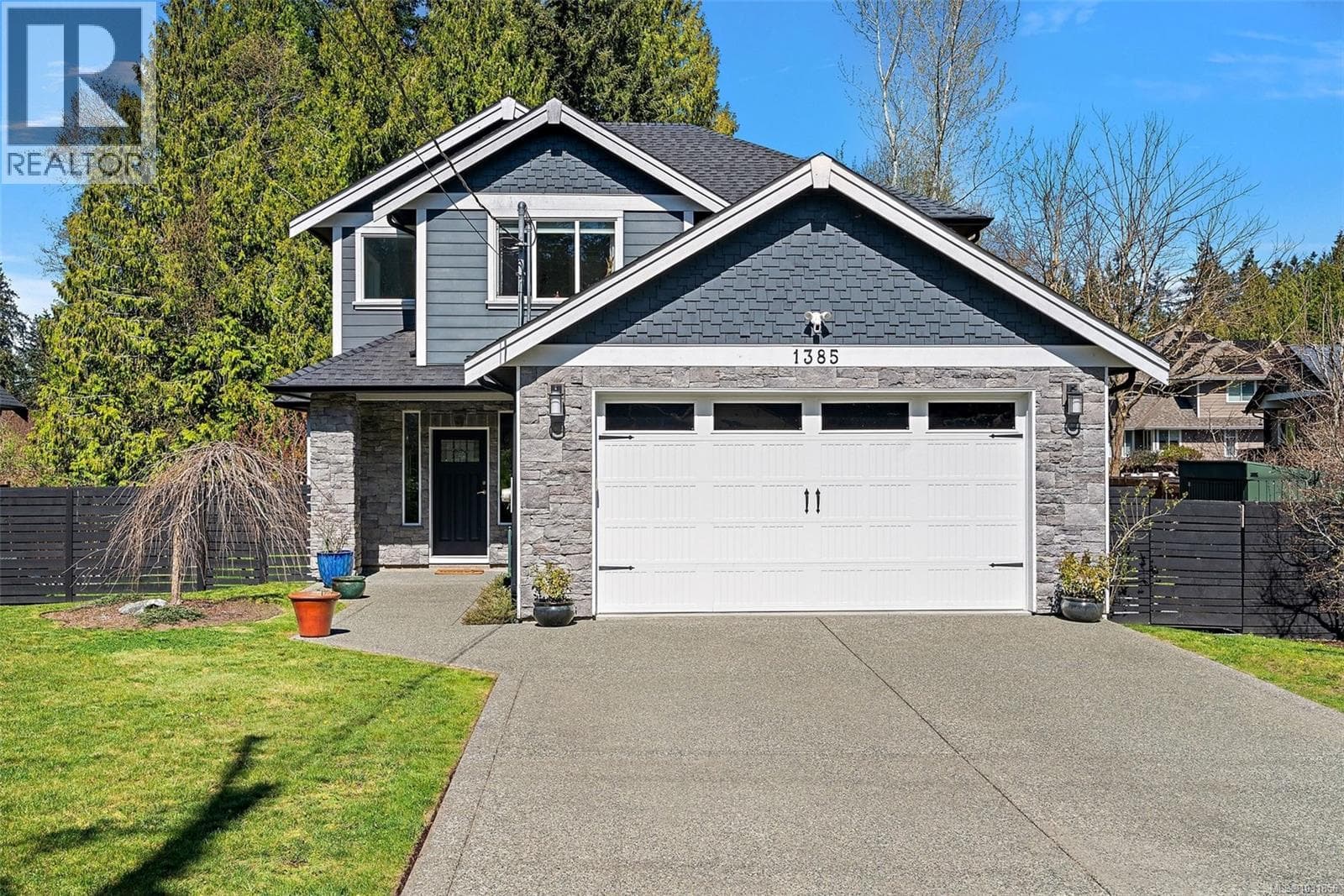 3 bed 3 bath single family at 1385 Hutchinson Rd — $997,000