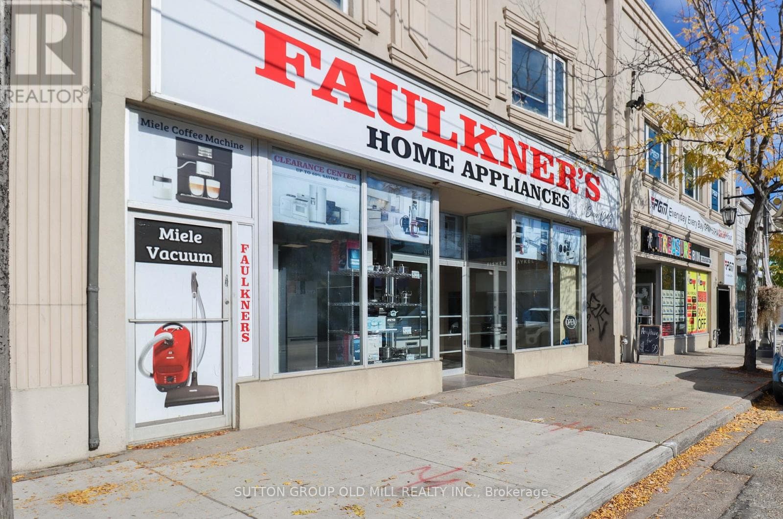 business at 2882 LAKE SHORE BOULEVARD W — $249,900