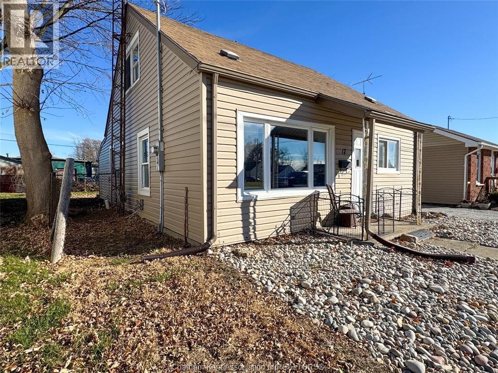 17 MCNAUGHTON AVENUE photo 2
