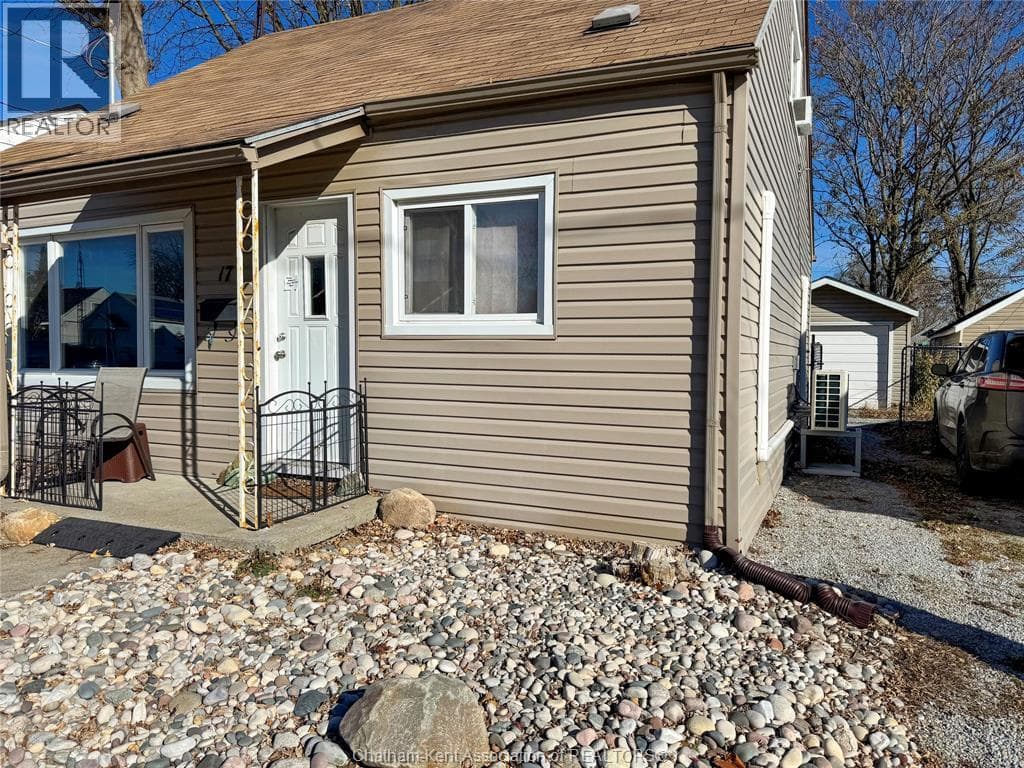 17 MCNAUGHTON AVENUE photo 3