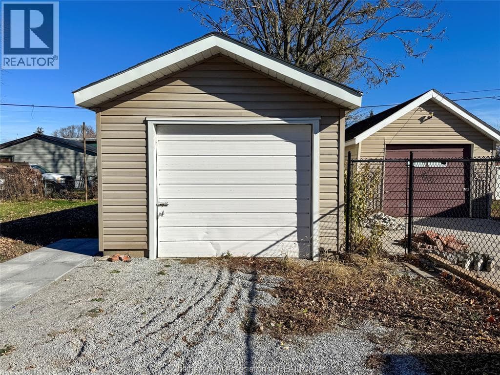 17 MCNAUGHTON AVENUE photo 4
