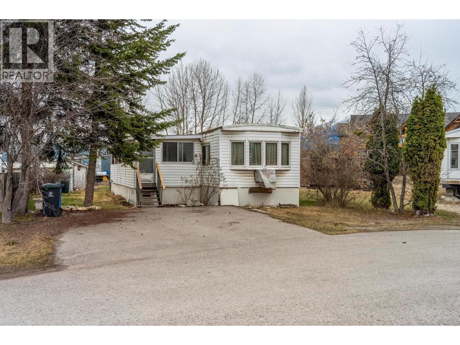 3 bed 1 bath single family at 1029 King Crescent — $278,000