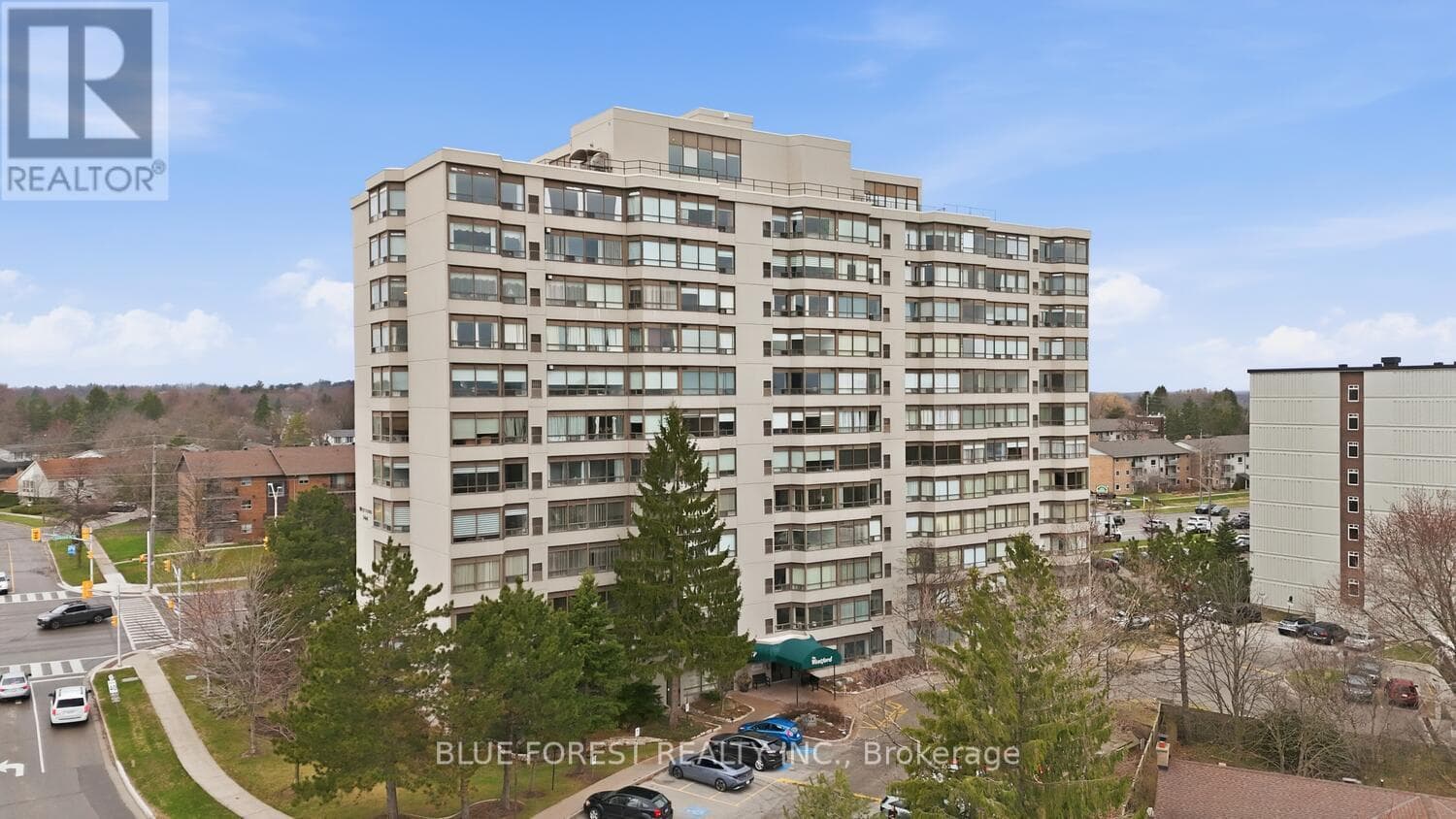 3 bed 2 bath single family at 203 - 744 WONDERLAND ROAD S — $399,900