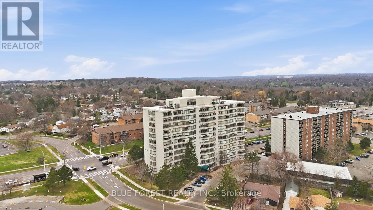 203 - 744 WONDERLAND ROAD S photo 2
