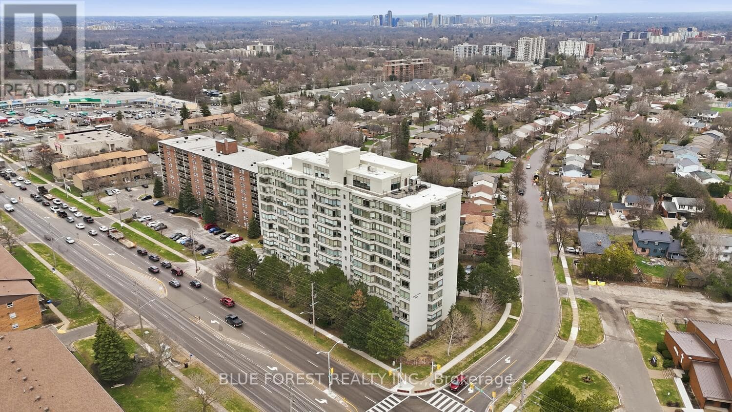 203 - 744 WONDERLAND ROAD S photo 3
