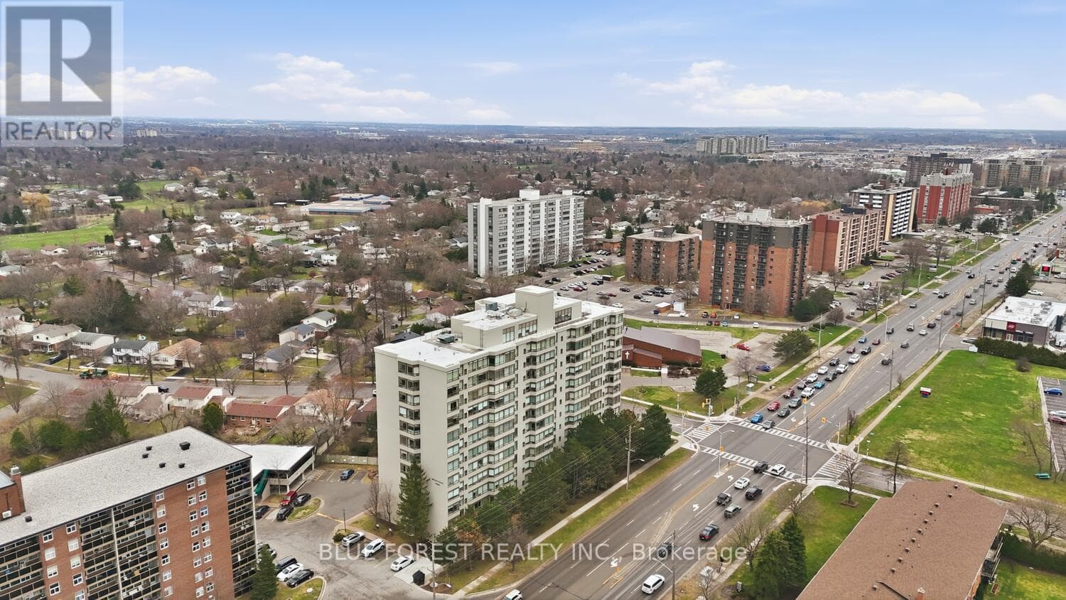 203 - 744 WONDERLAND ROAD S photo 4
