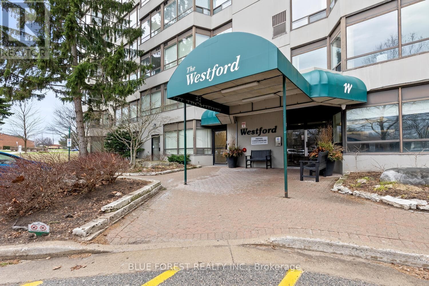 203 - 744 WONDERLAND ROAD S photo 5
