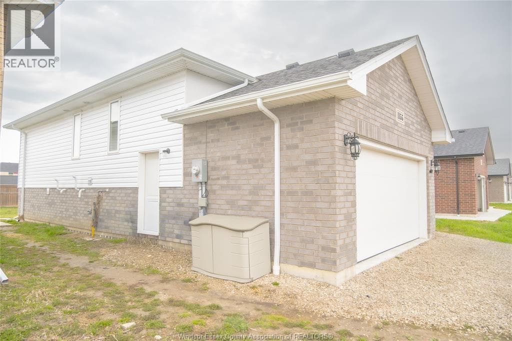 1155 ASPEN RIDGE CRESCENT photo 2