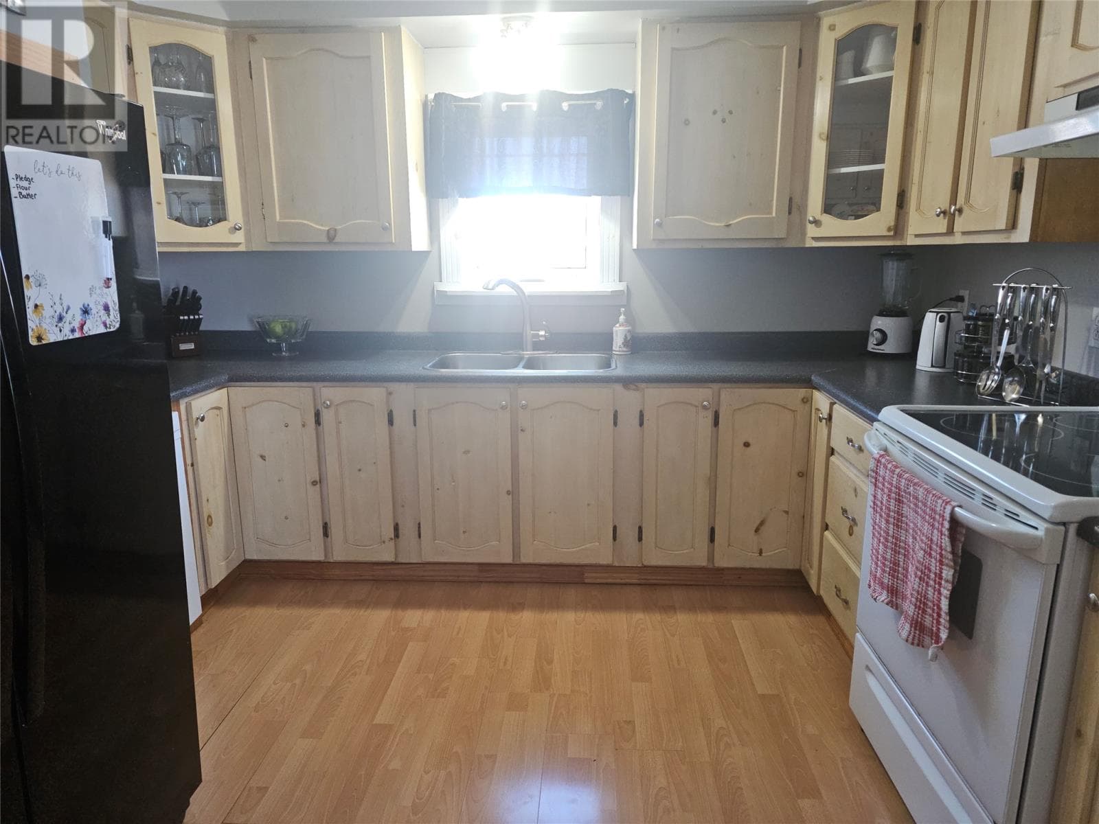 10 Braggs Lane photo 3