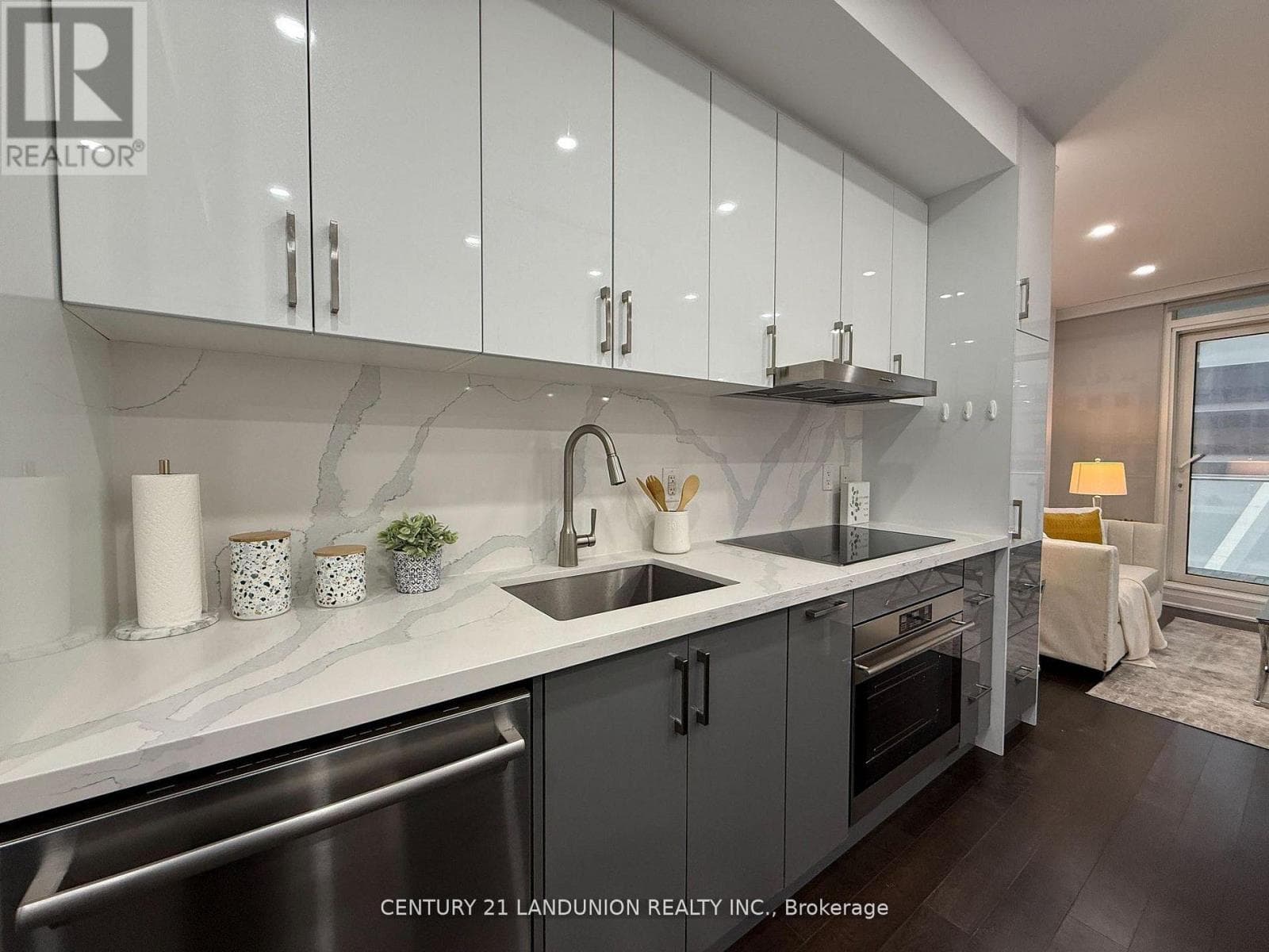 1508 - 1 BLOOR STREET E photo 4
