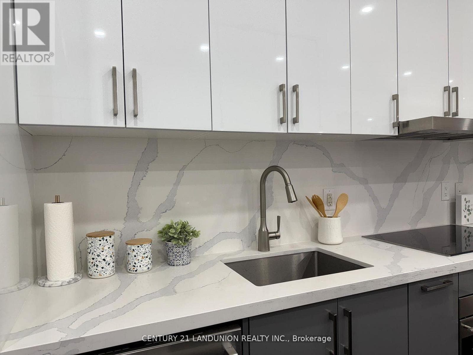 1508 - 1 BLOOR STREET E photo 5