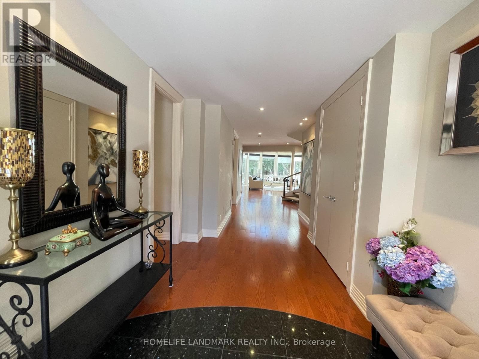 35 GARDINER ROAD E photo 3