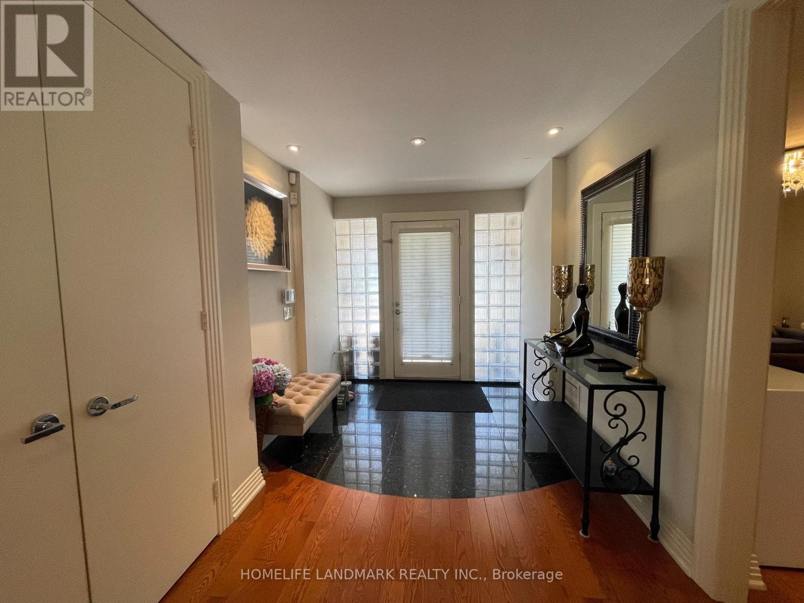 35 GARDINER ROAD E photo 4