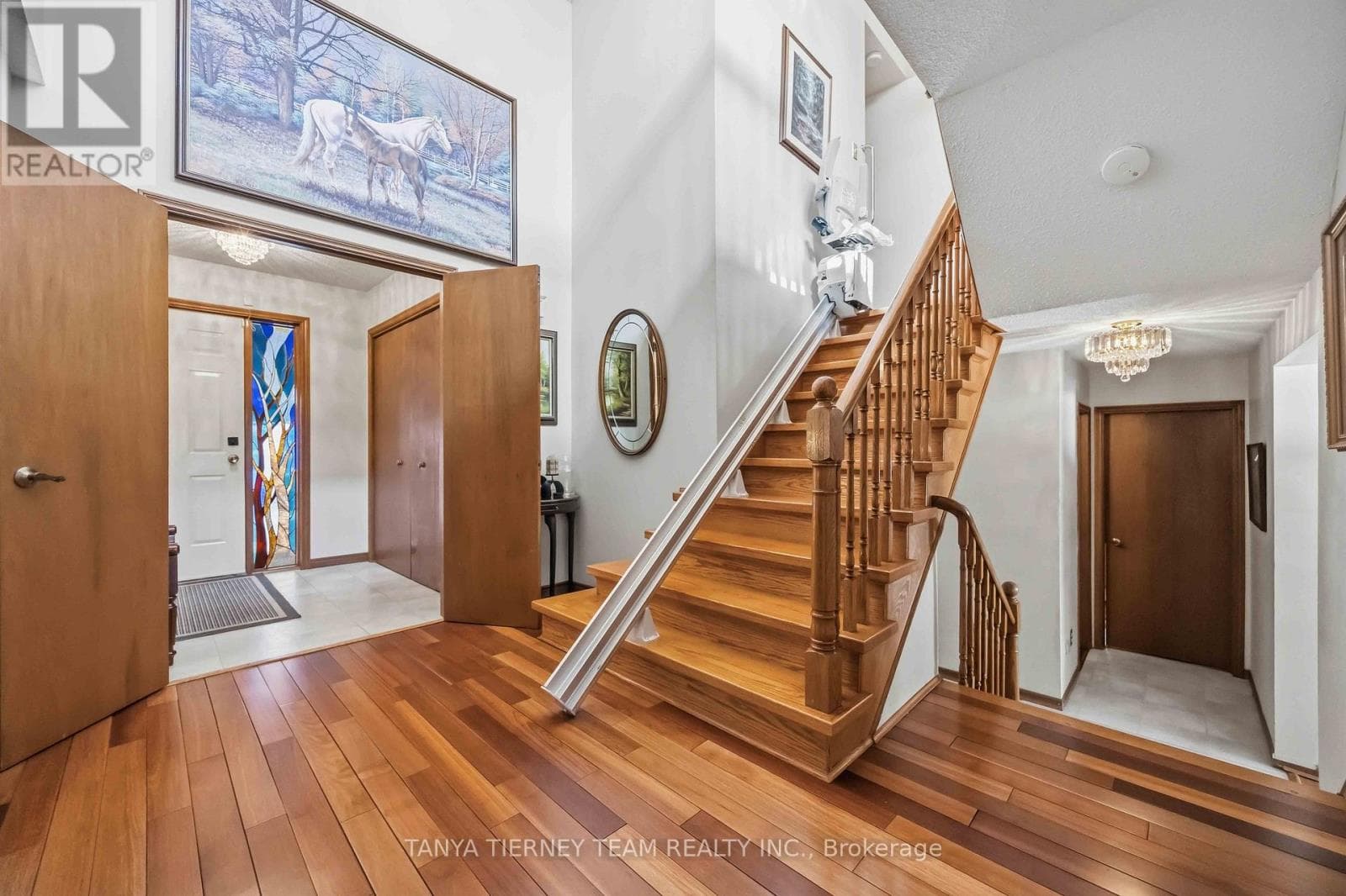 575 PARK CRESCENT photo 4