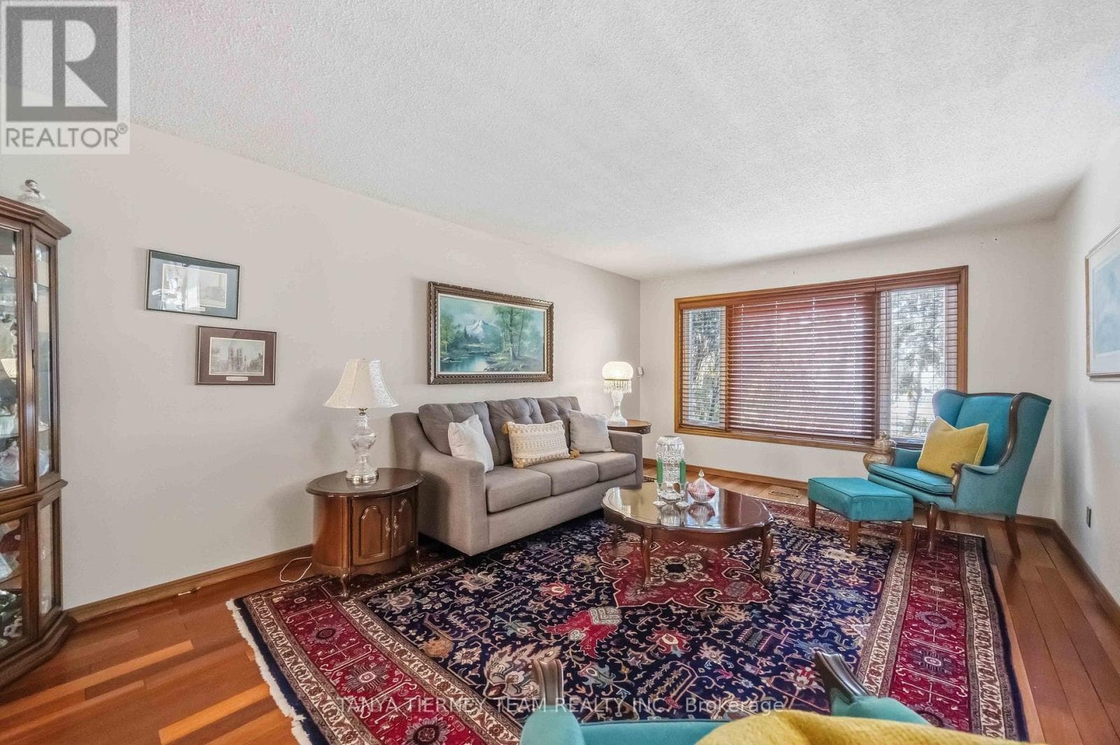 575 PARK CRESCENT photo 5