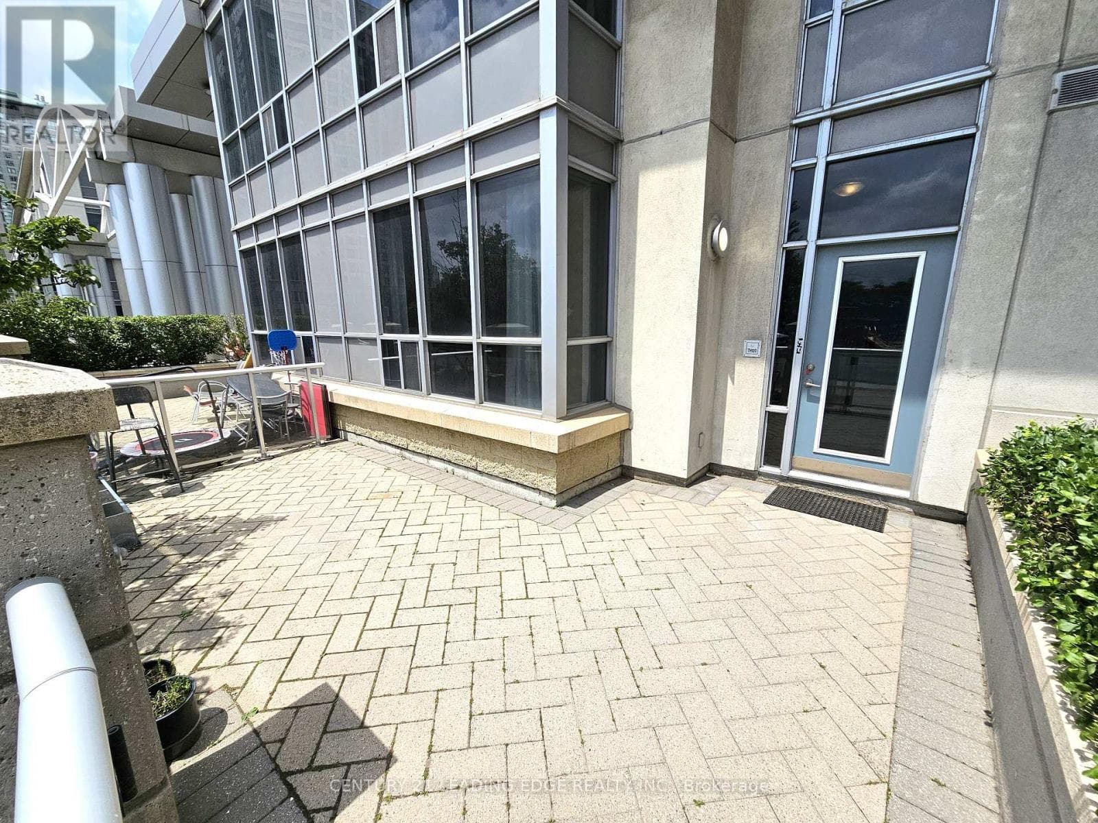 TH120 - 38 LEE CENTRE DRIVE photo 2