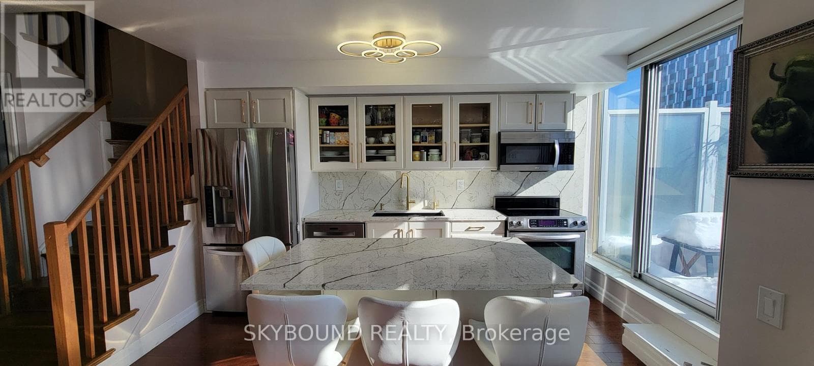 3 bed 3 bath single family at 919 - 1040 THE QUEENSWAY — $899,000