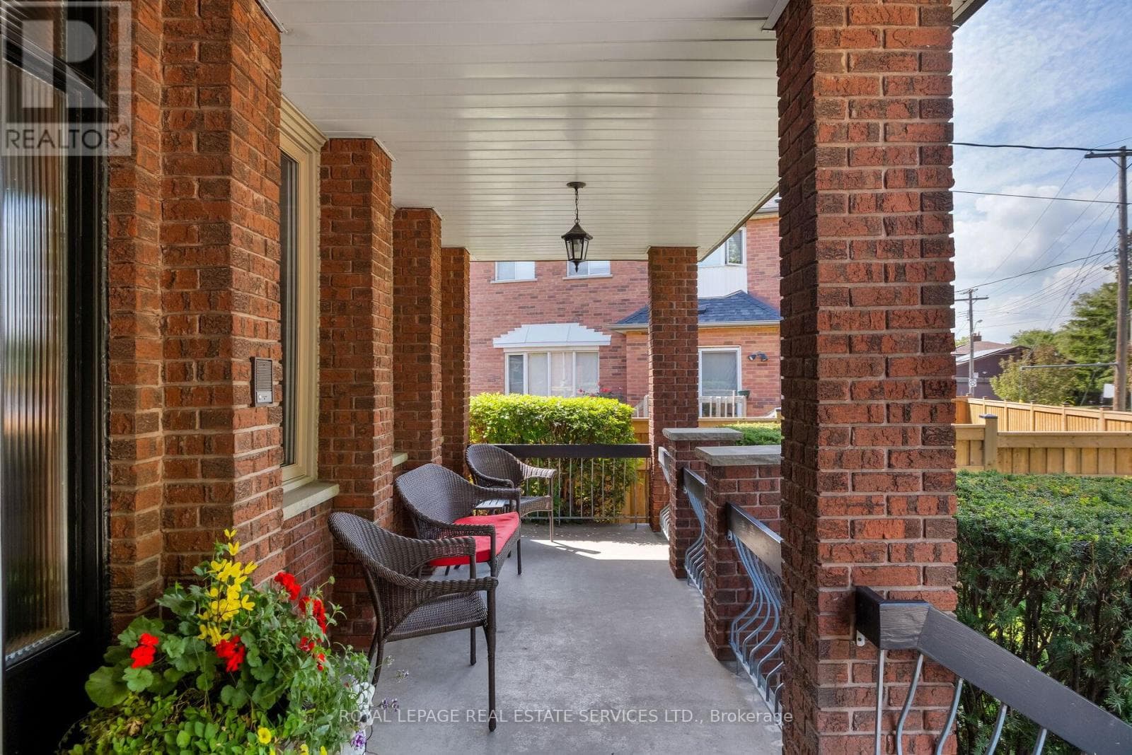 15 WESTROYAL ROAD photo 4