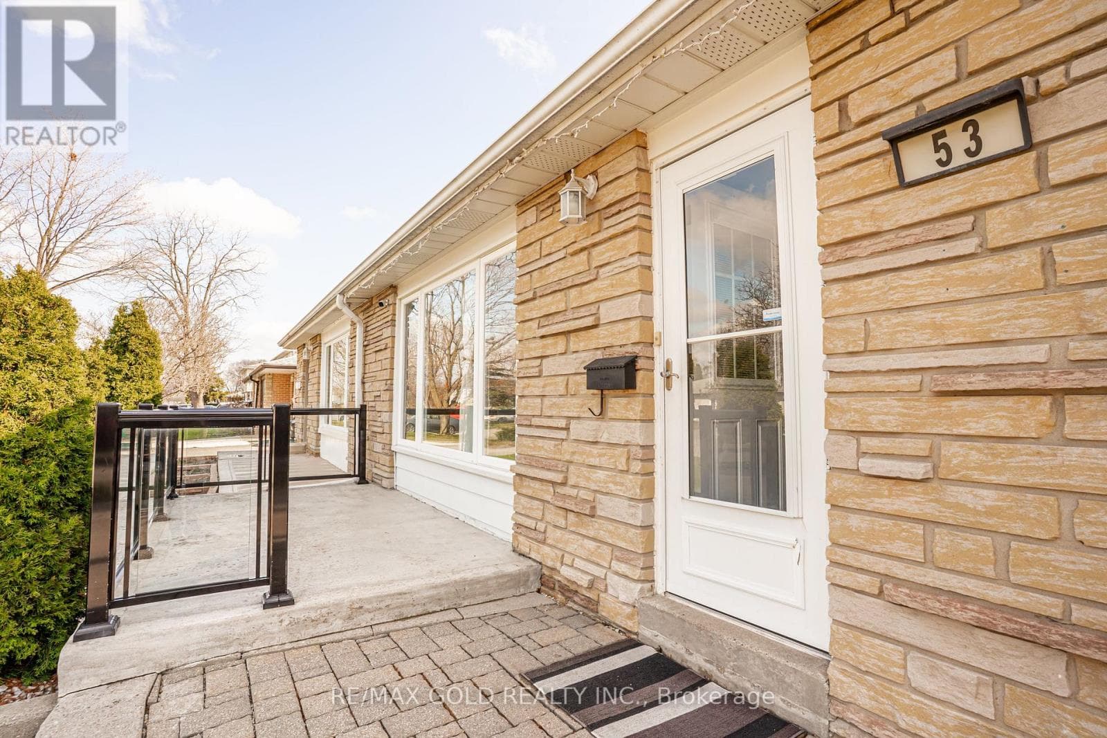 53 DAVENPORT CRESCENT photo 4
