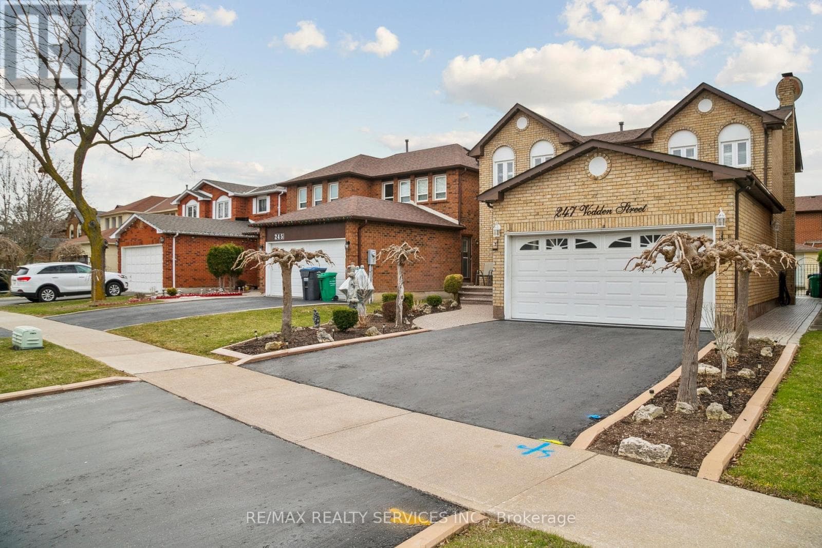 247 VODDEN STREET W photo 2