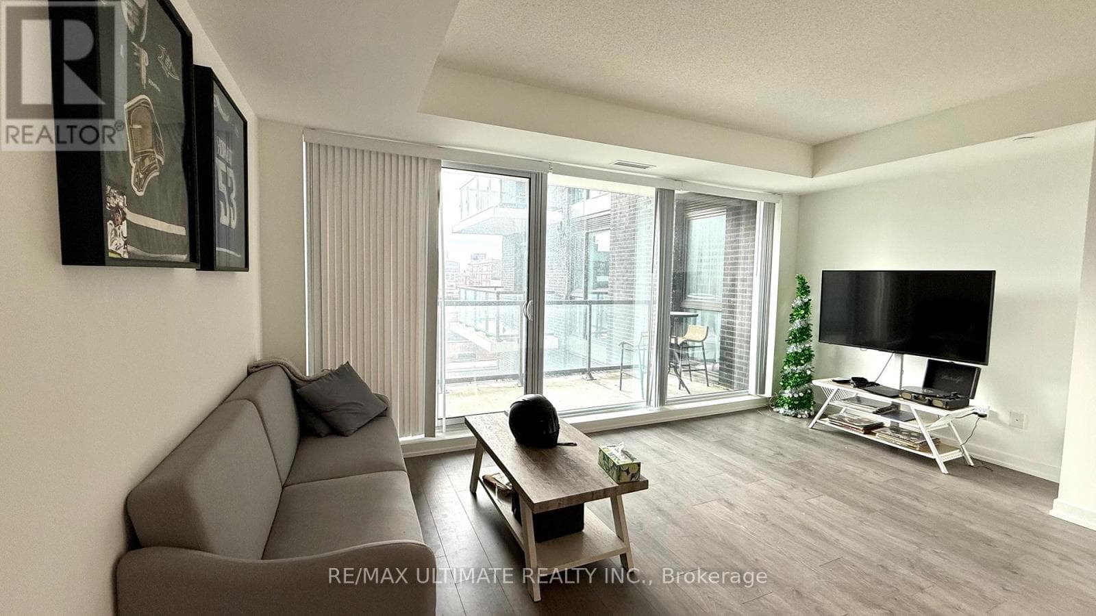 318 - 55 DUKE STREET W photo 5