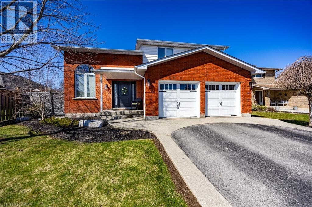 3 bed 3 bath single family at 3 KINTYRE Court — $995,000