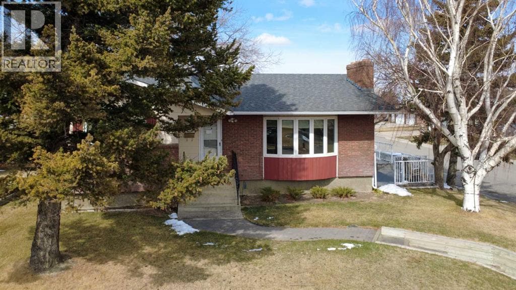 667 21 Street photo 2