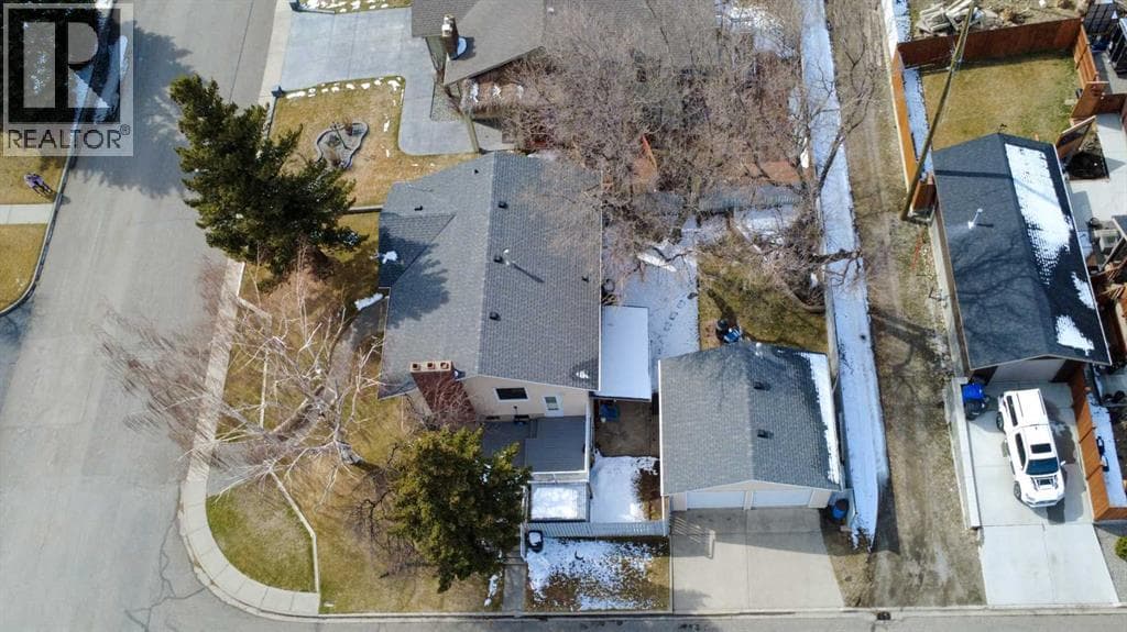 667 21 Street photo 3