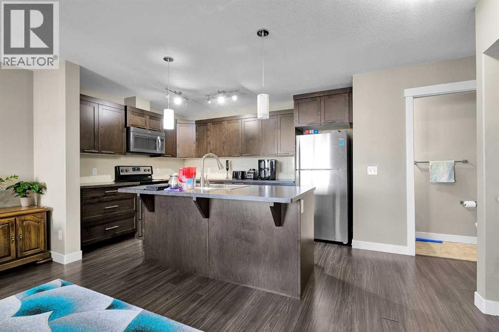 909 Skyview Ranch Grove NE photo 4