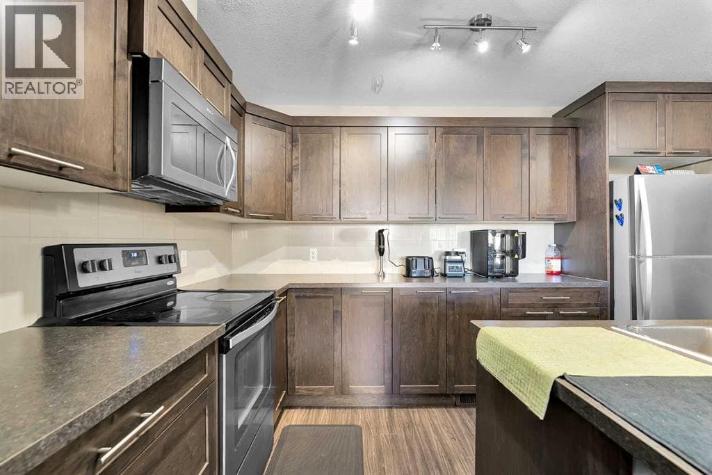 909 Skyview Ranch Grove NE photo 5