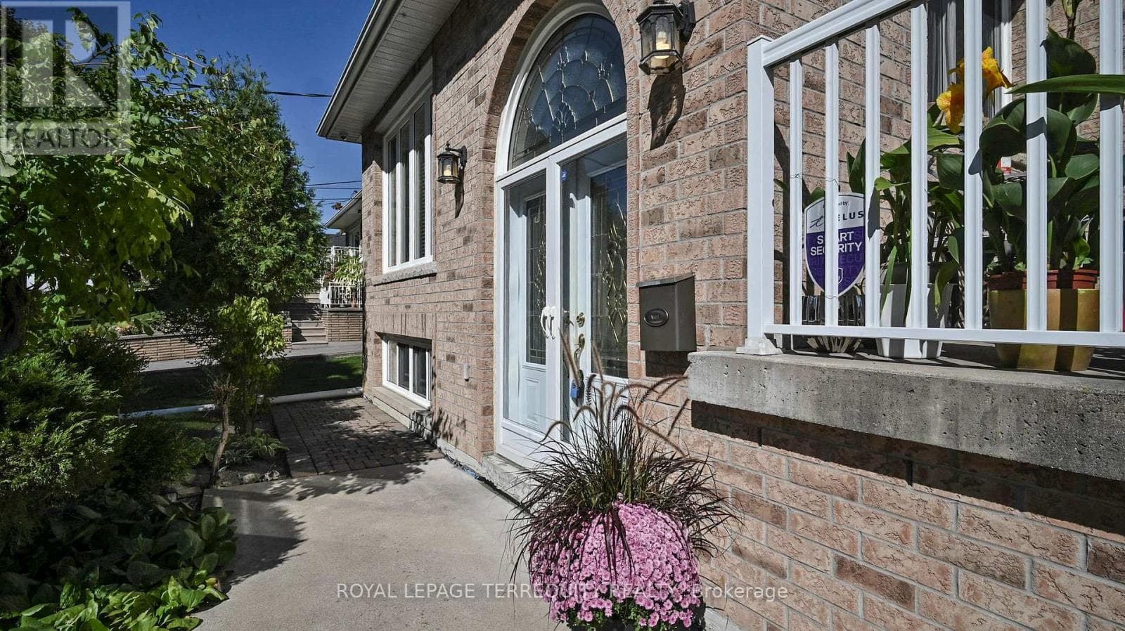 134 HADRIAN DRIVE photo 5