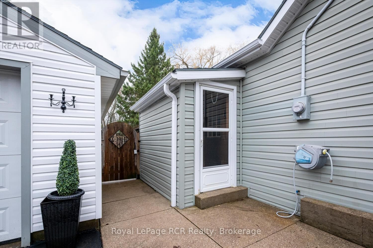631 9TH STREET W photo 5
