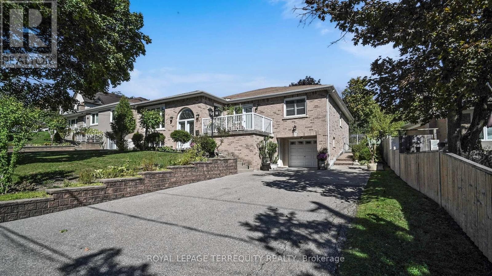 134 HADRIAN DRIVE photo 4