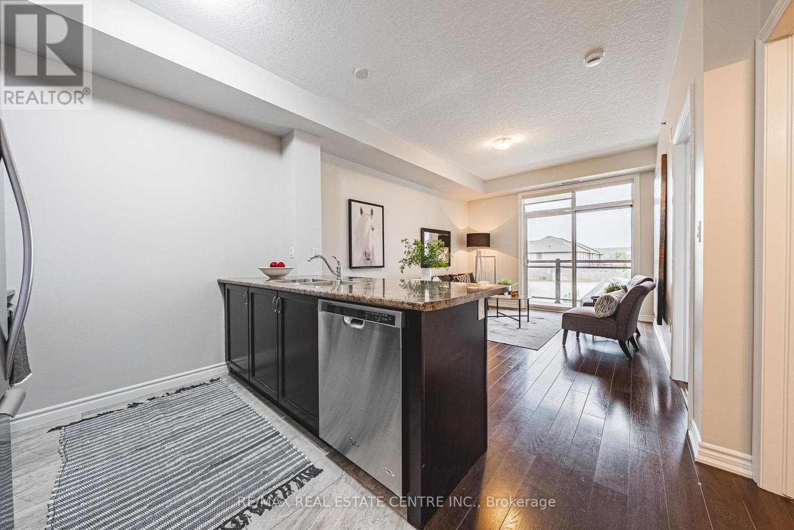 221 - 35 SOUTHSHORE CRESCENT photo 5