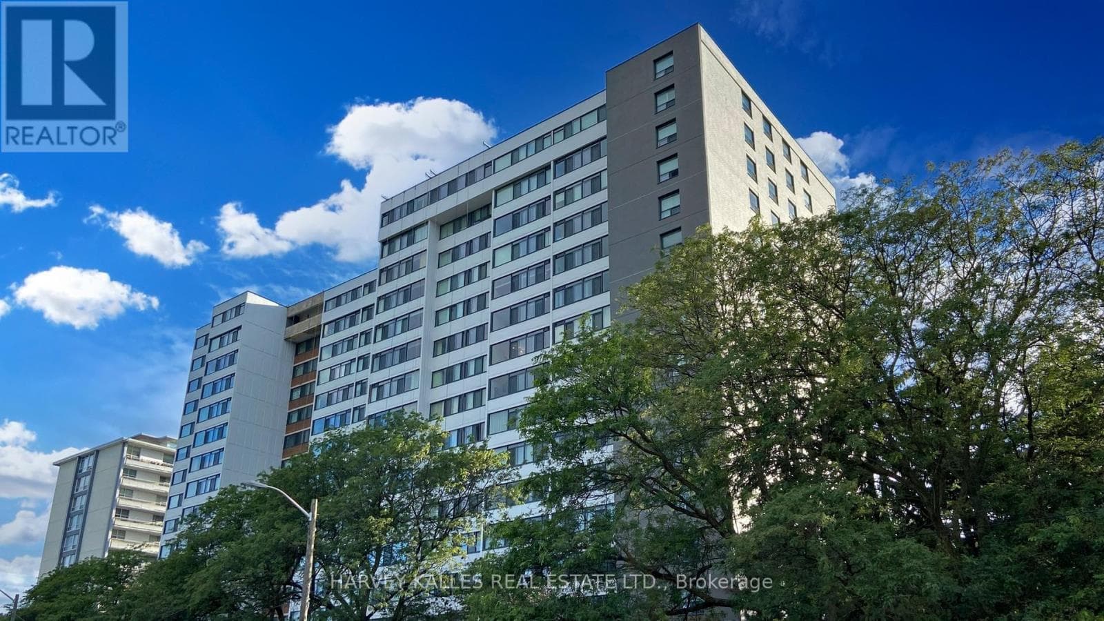 109 - 3000 BATHURST STREET photo 2