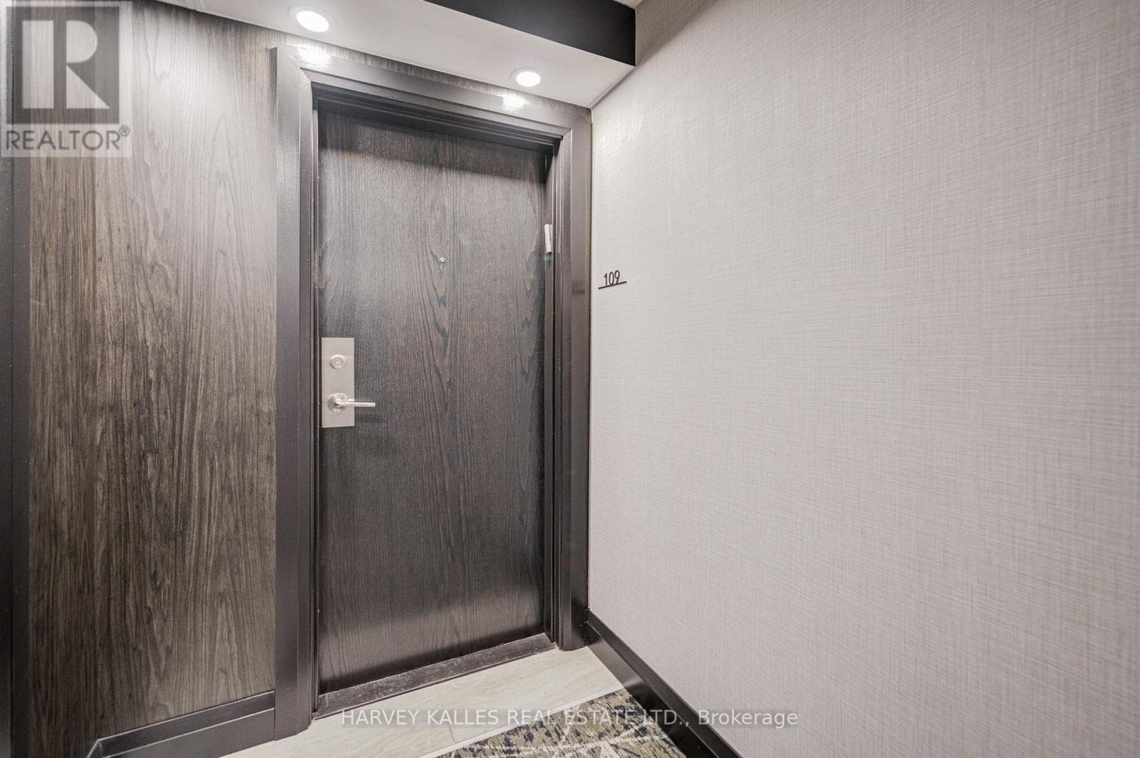 109 - 3000 BATHURST STREET photo 3