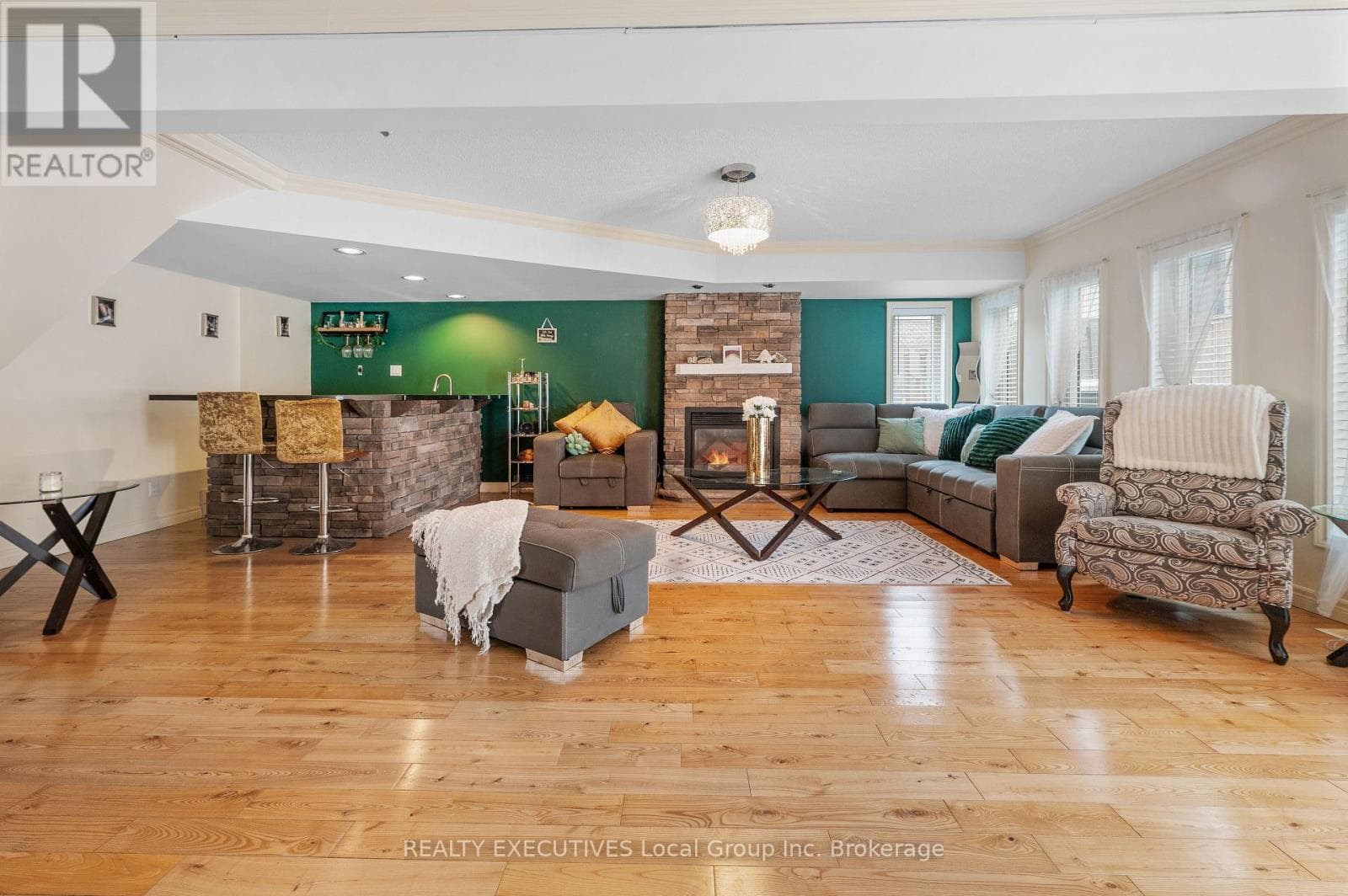 962 LAKESHORE DRIVE photo 4