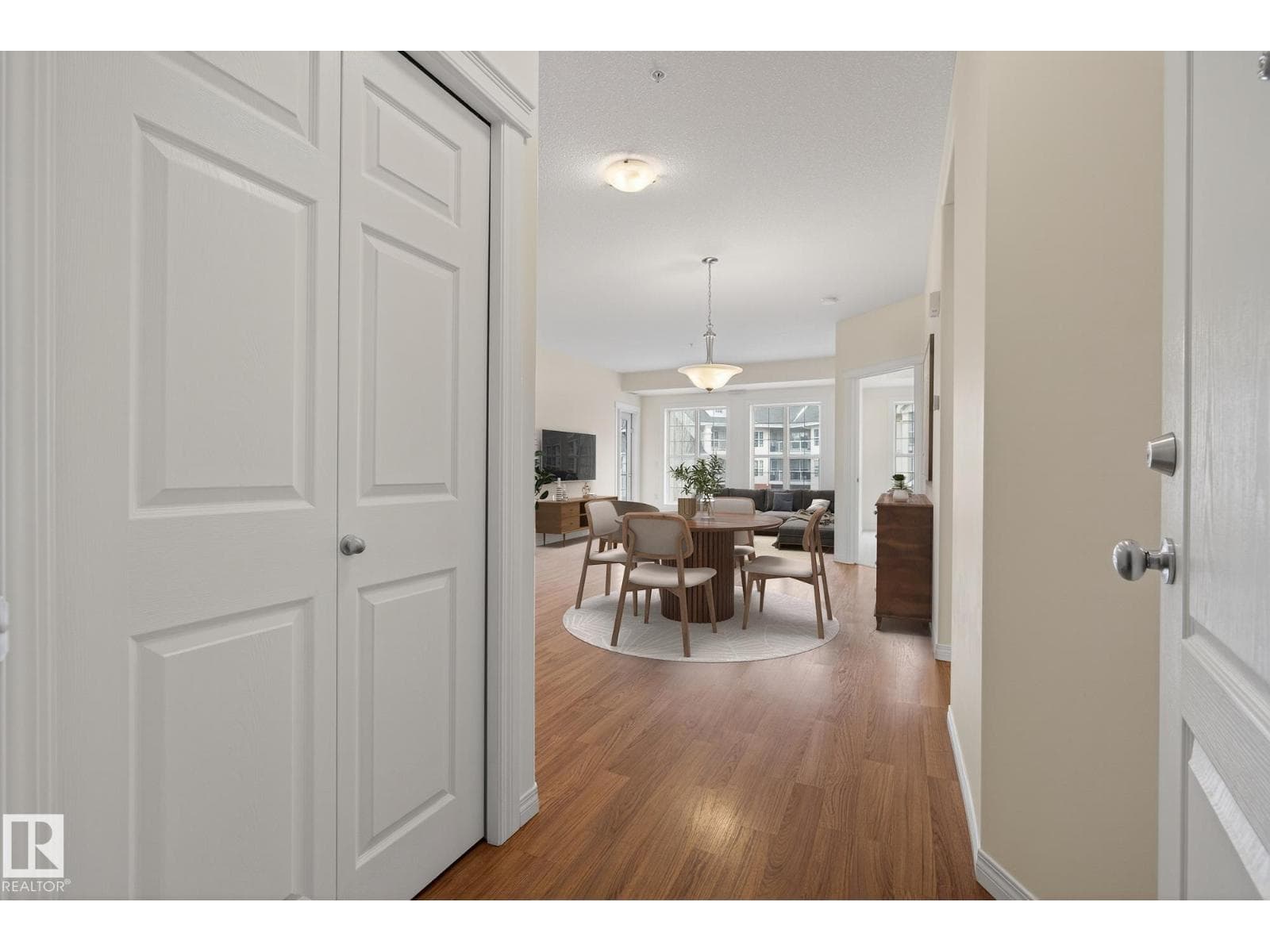 #323 45 INGLEWOOD DR photo 2