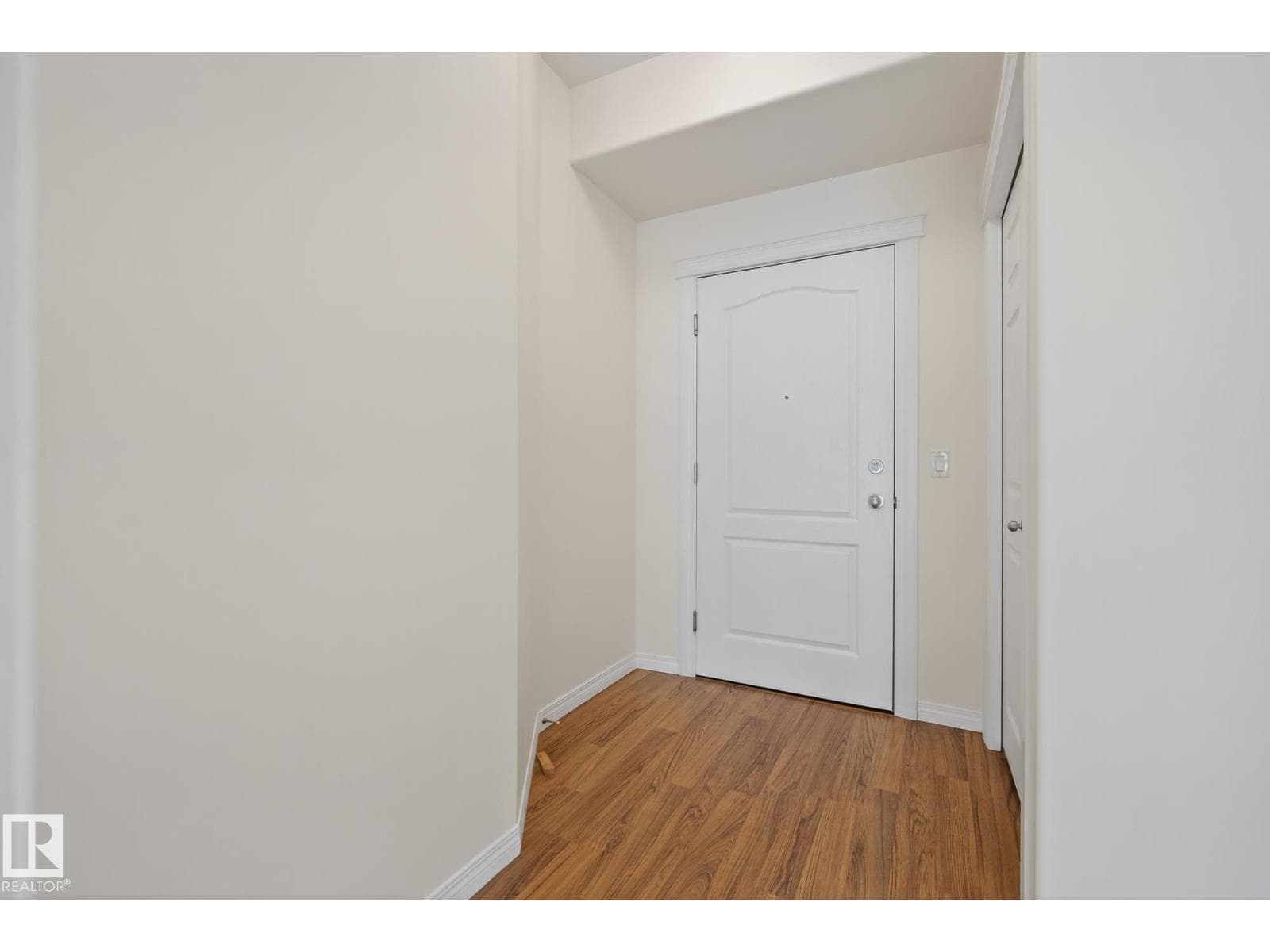#323 45 INGLEWOOD DR photo 3